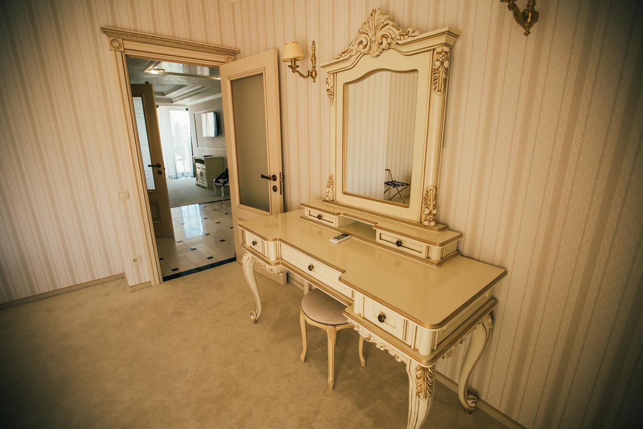 Prince Hust Exterior foto
